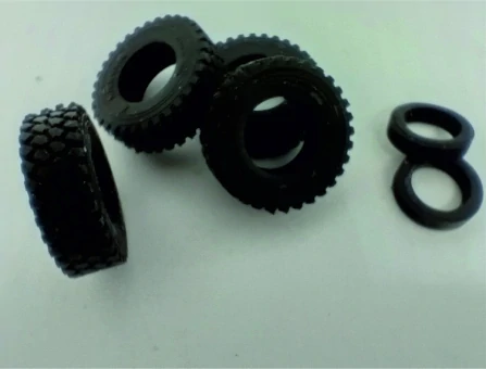 Pneumatiky pro M1070 a M1000 tank transporter (10+20ks)