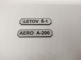 Ozdobný gravírovaný štítek s vaším nápisem